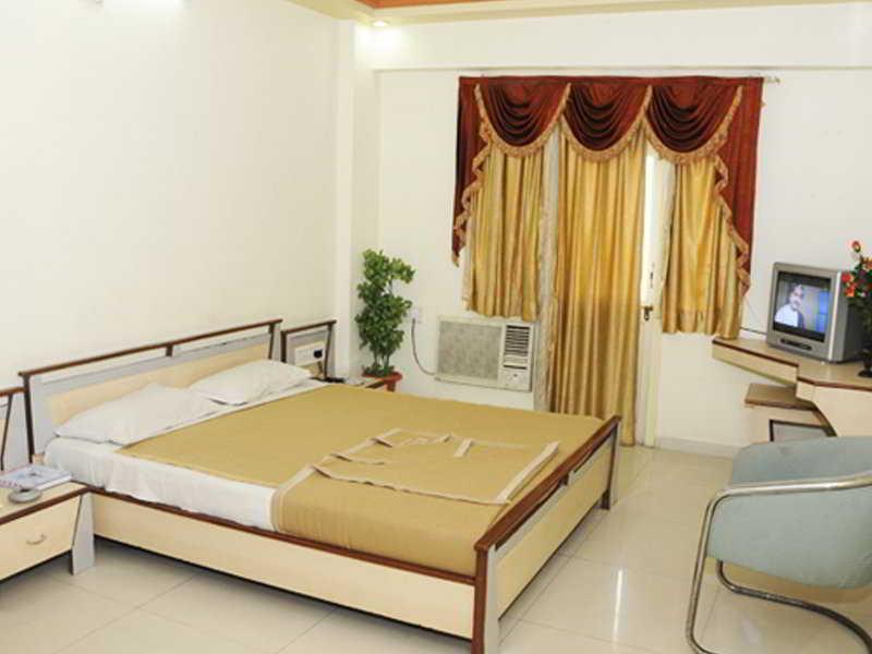 Neelkanth Paradise Hotel Ahmedabad Exterior foto