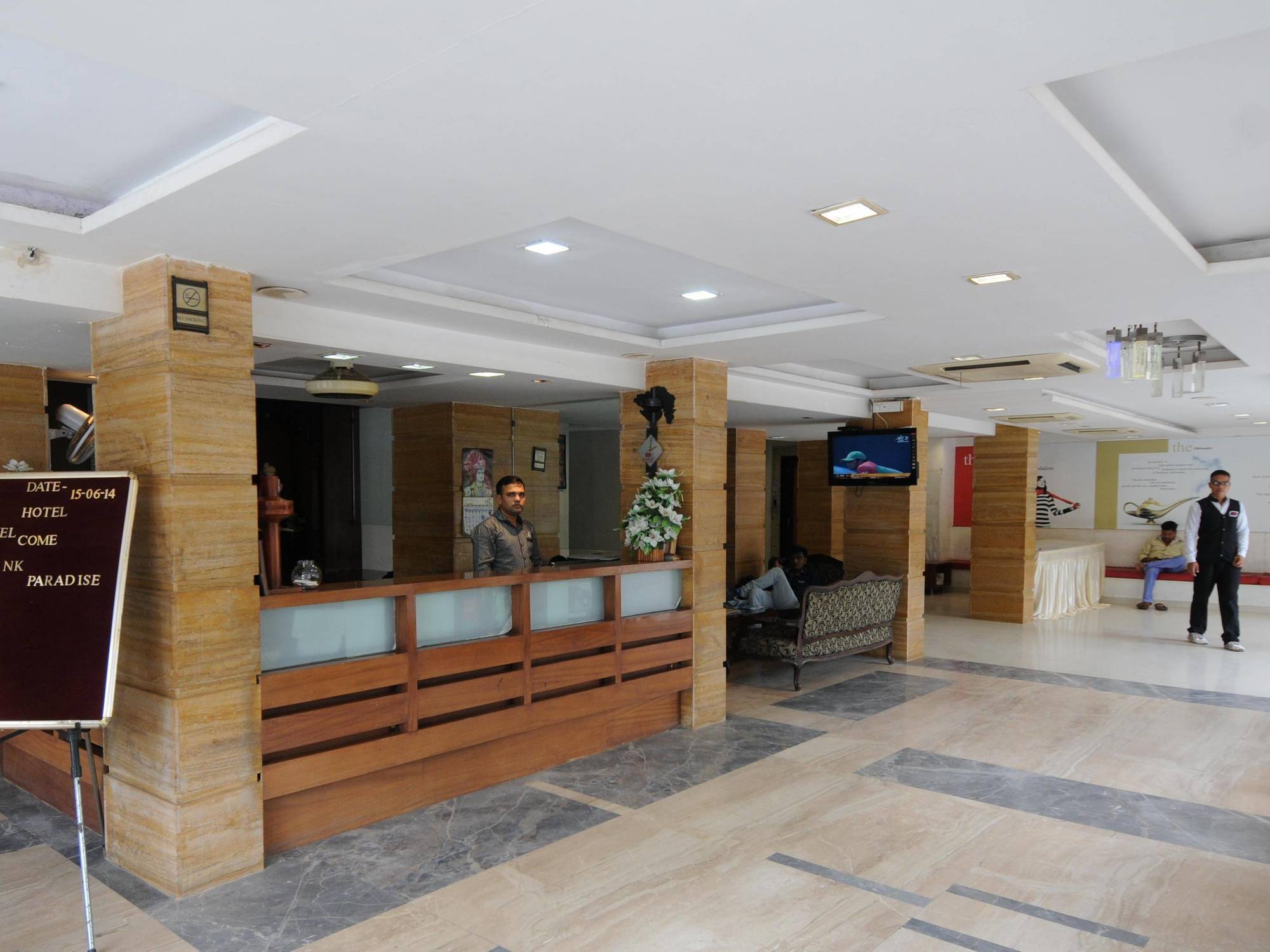 Neelkanth Paradise Hotel Ahmedabad Exterior foto